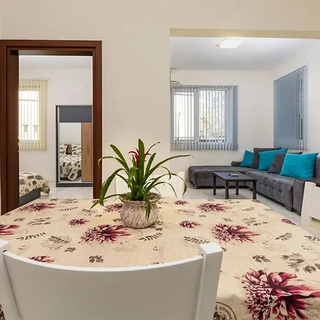 Convenient 1bd Flat In The Centre Of 公寓