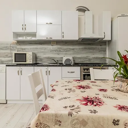 Convenient 1bd Flat In The Centre Of
